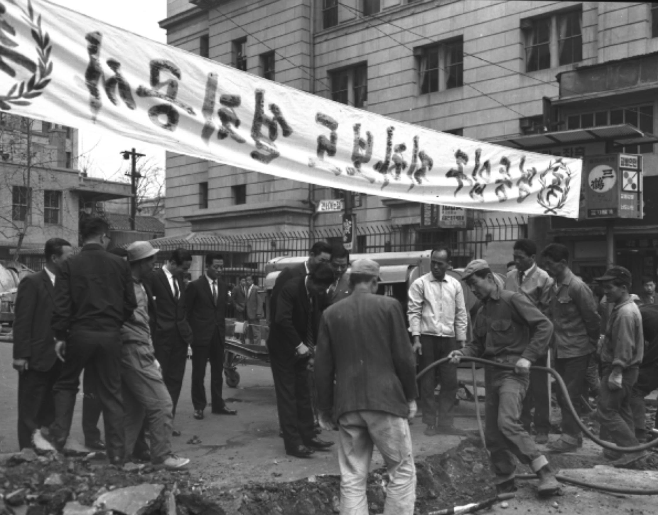 명동입구 지하보도 설치공사