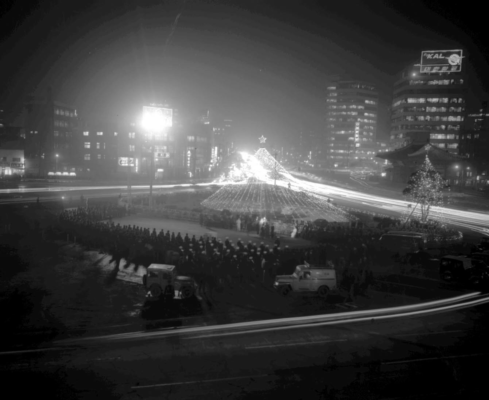 1968년 서울시청 앞 크리스마스 트리 점등식