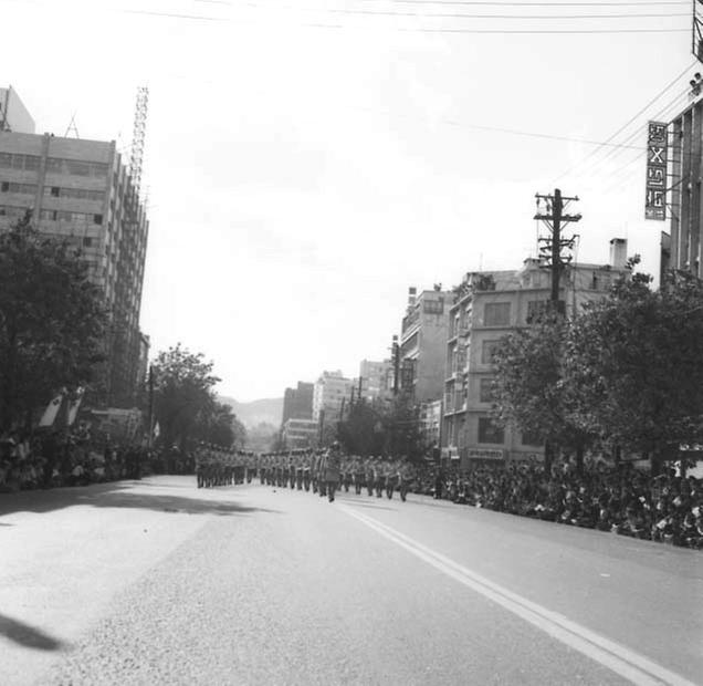 국군의 날 20주년 기념 시가행진
