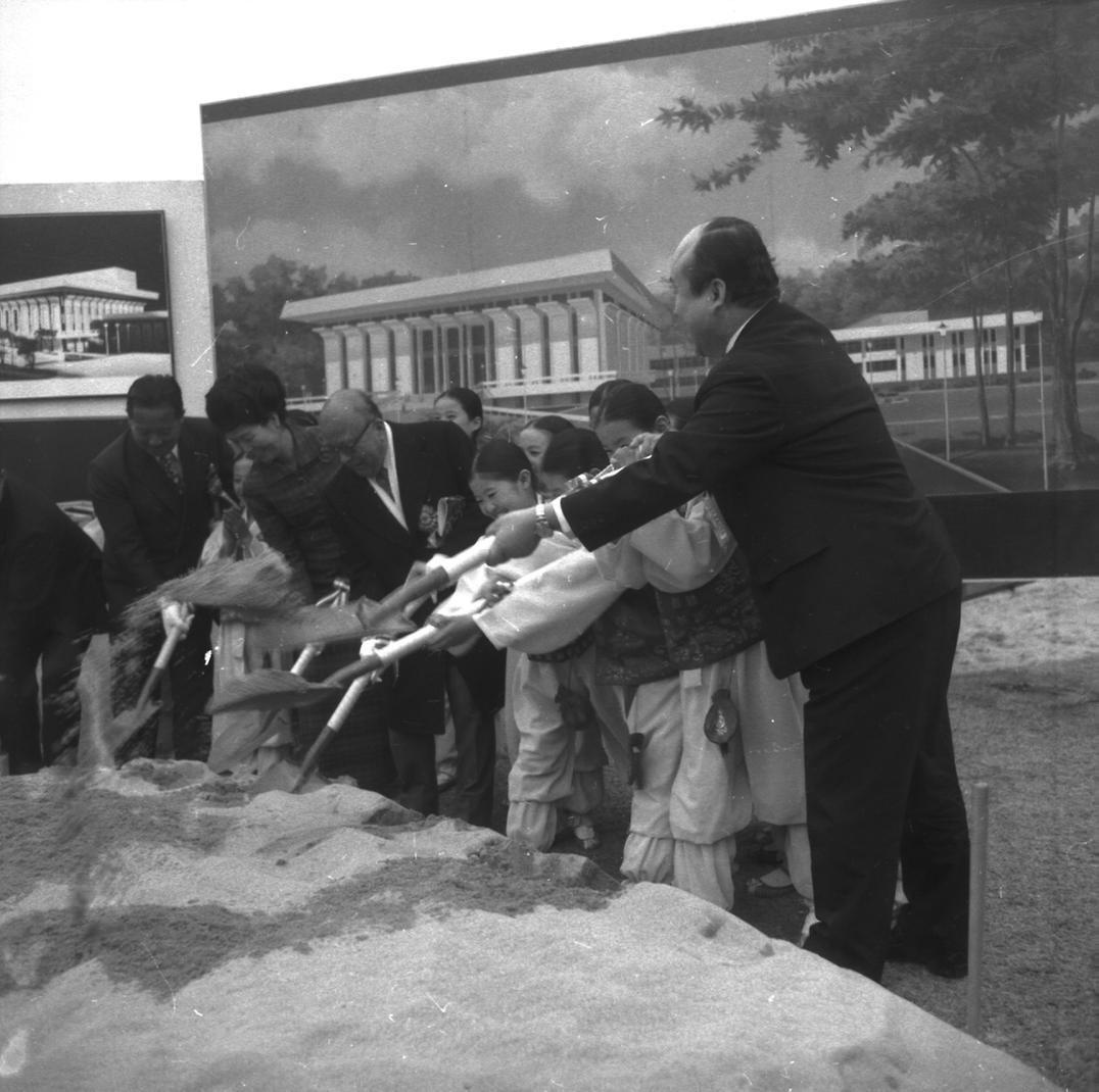 어린이 예능센터 및 리틀·엔젤스 예술학교 기공식