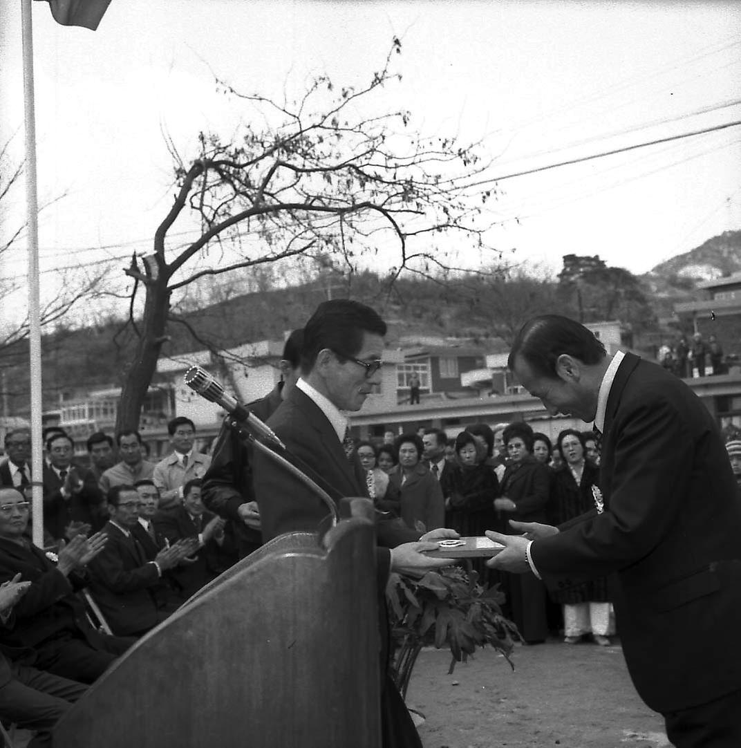 평창동사무소 준공 및 평창동 상수도 시설 통수