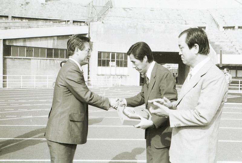 서울운동장 타탄트랙 공사 준공식