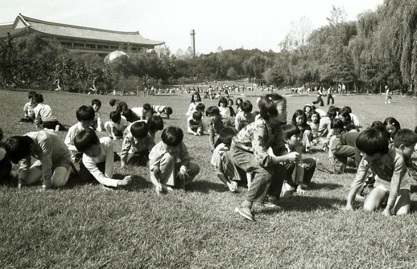 어린이공원 잡초제거 작업