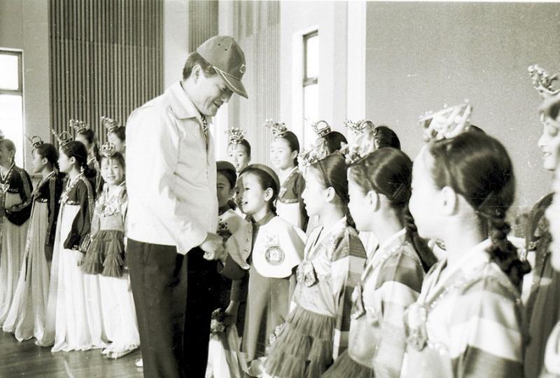 구자춘 서울시장, 맹수입사식 및 리틀엔젤스 회관 방문