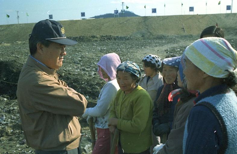 구자춘 서울시장, 월릉교 노임소득 사업장 시찰