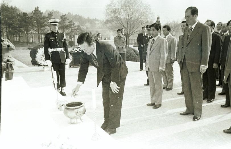 구자춘 서울시장, 4.19 국립묘지 참배