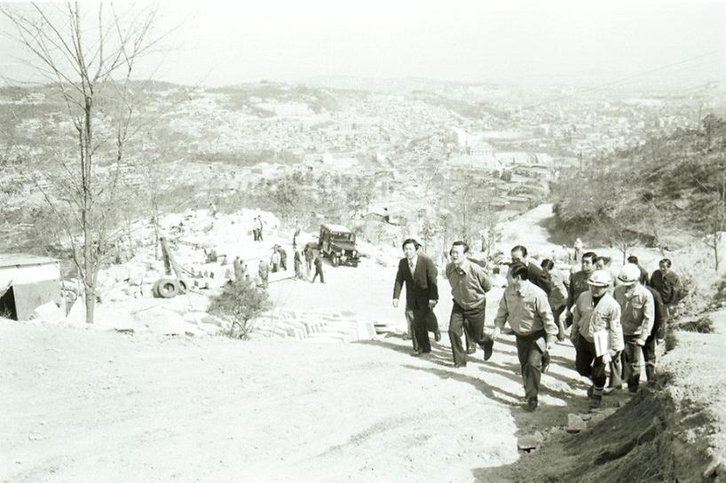 구자춘 서울시장, 서울성곽 보수공사 현장 시찰