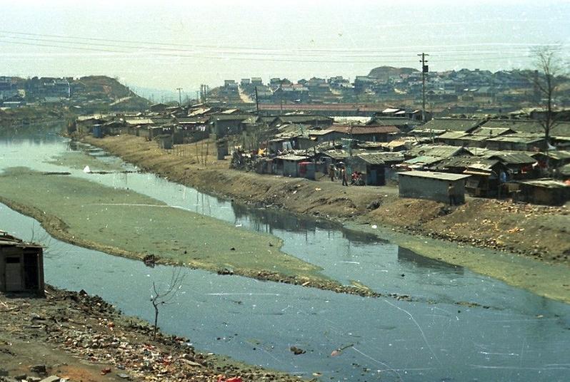 성산천변 무허가 철거