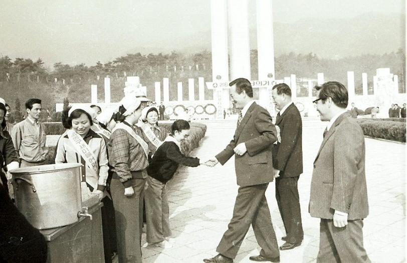 구자춘 서울시장, 4.19 국립묘지 참배