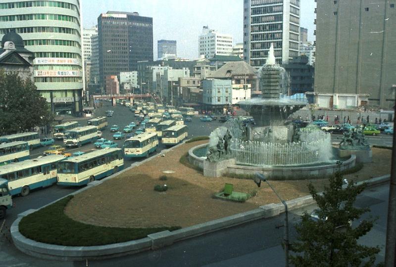 서울시청 앞 녹지와 분수대