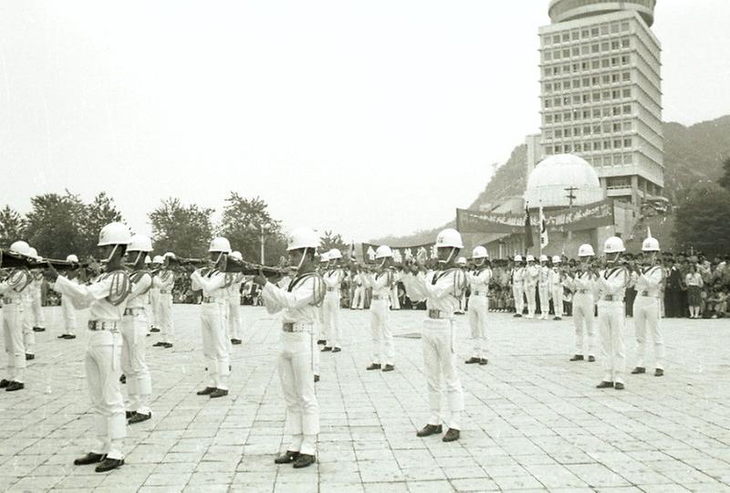 자유중국 순항훈련함대 사관생도 사열