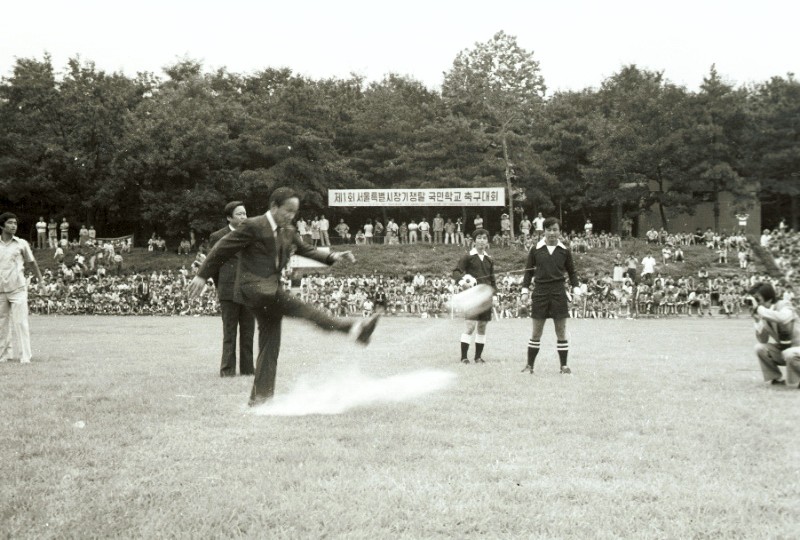 제1회 서울특별시장기 쟁탈 국민학교 축구대회