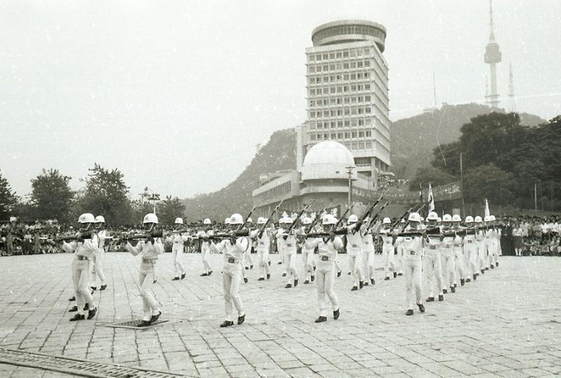 자유중국 순항훈련함대 사관생도 사열