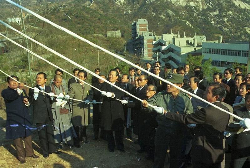 구자춘 서울시장, 청운지구 성곽 기공식 참석