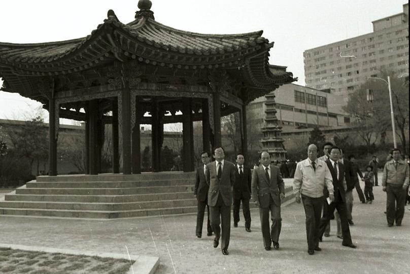 정상천 서울시장, 파고다공원 시찰
