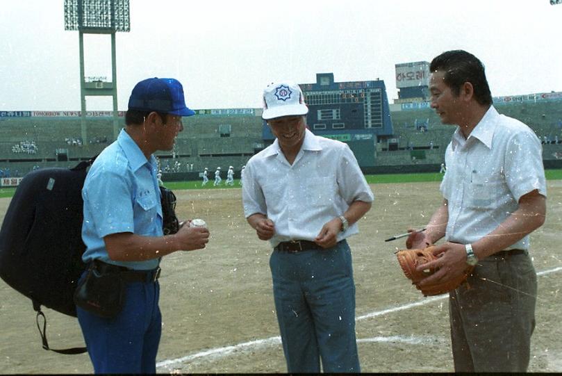 박영수 서울시장, 서울 특별시장기 쟁탈 야구대회 시구