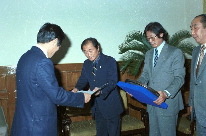 제17회 전국통일역전고교마라톤대회 협조 감사패 전달