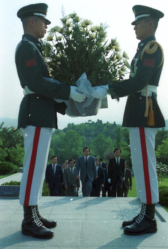 현충일에 앞서 전두환대통령 내외, 국립묘지 참배