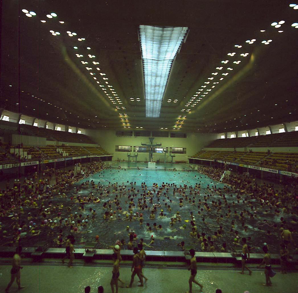 실내 수영장(올림픽)의 모습