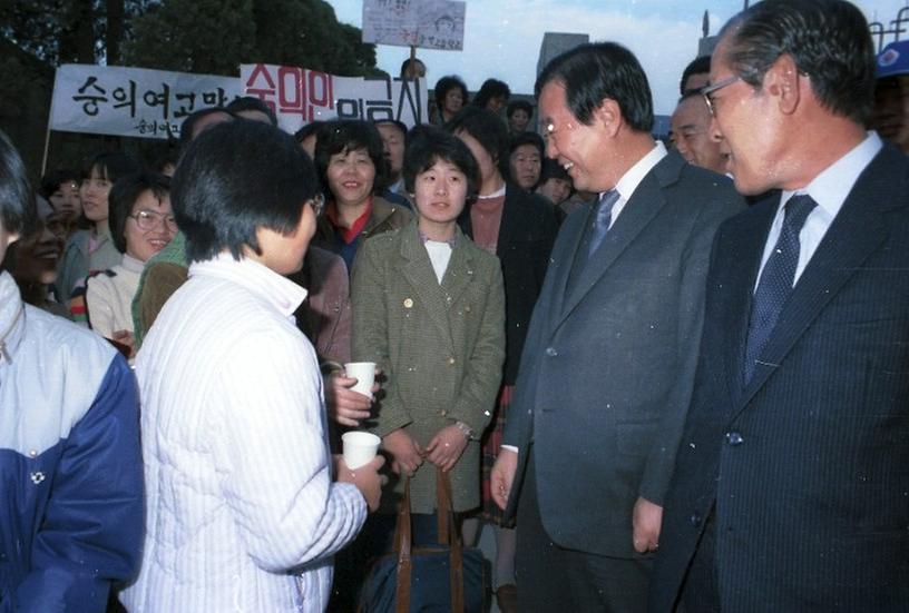 학력고사 수험생들 격려