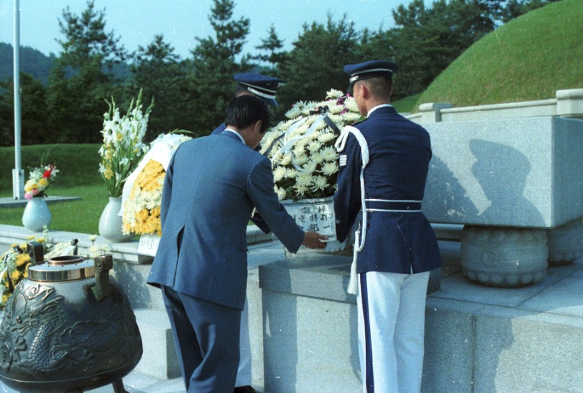 현충일에 앞서 전두환대통령 내외, 국립묘지 참배