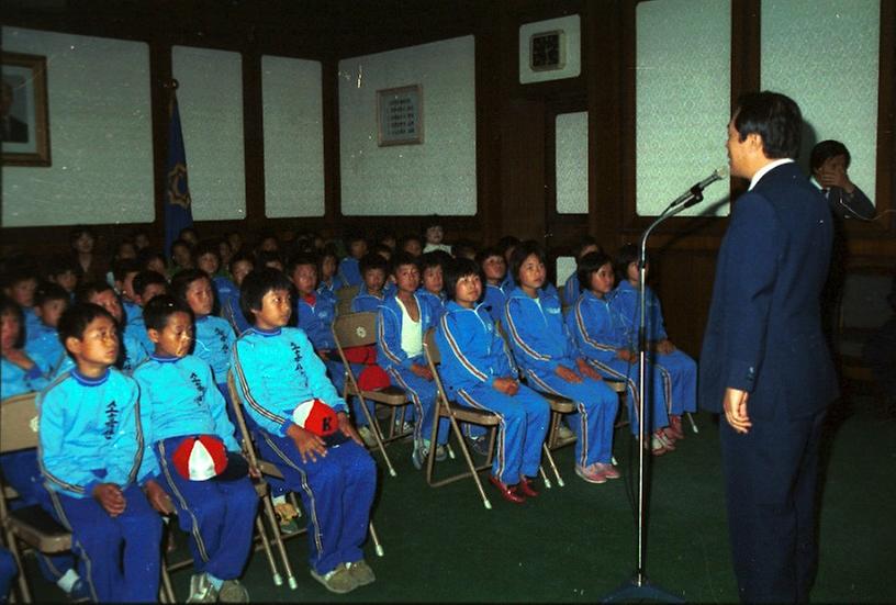 민정당 전남신안군 소재 낙도 어린이 중앙당사 초청 다과회