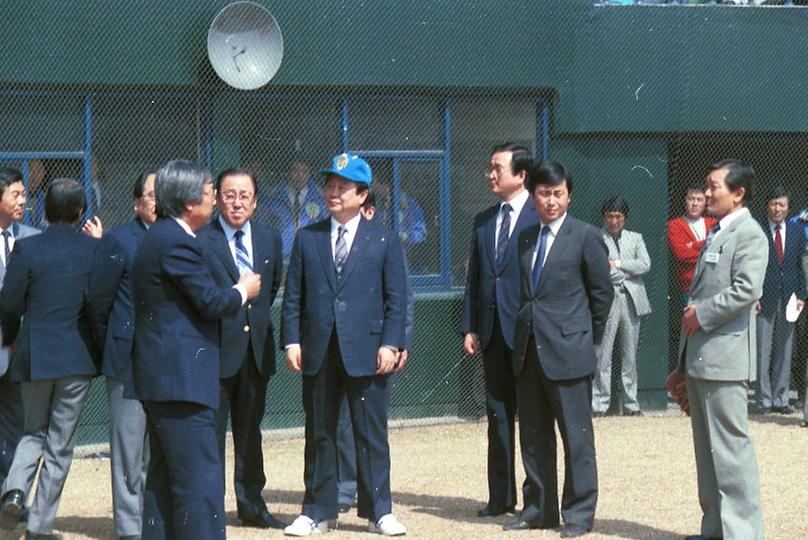 염보현 서울시장, 프로야구경기 시구