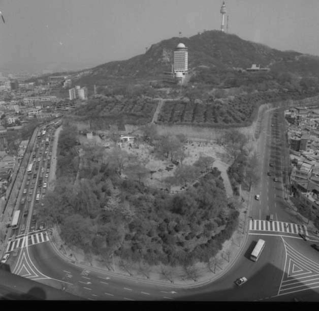 남산과 서울시내 모습