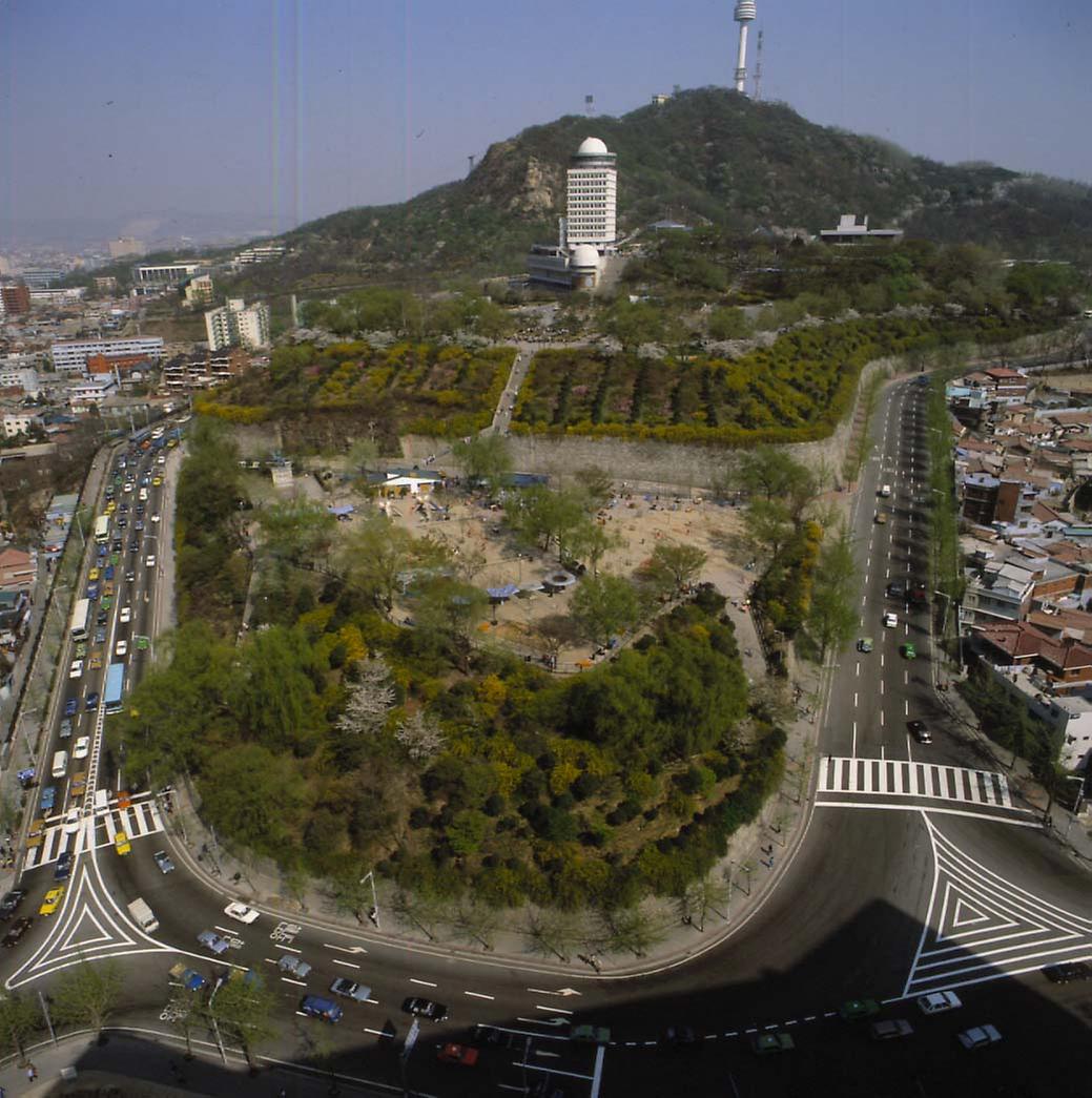 남산과 서울시내 모습