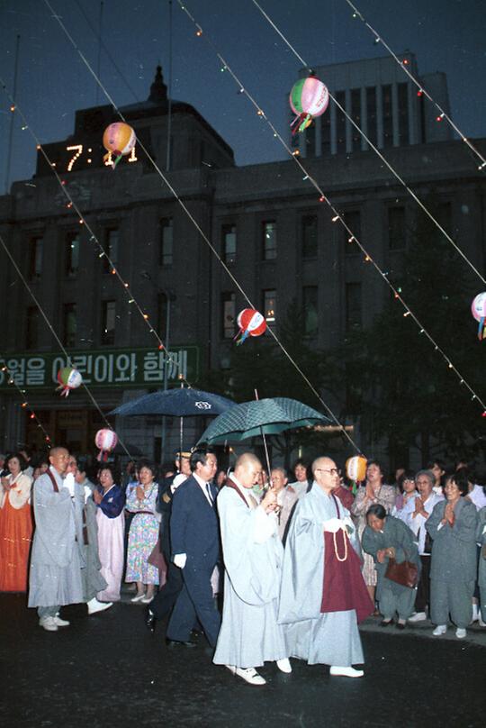 부처님오신날, 봉축탑 점등식