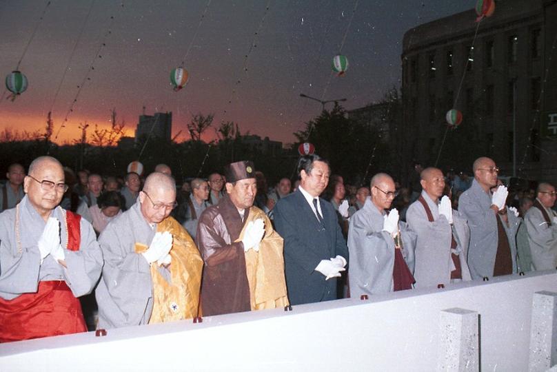 부처님오신날, 봉축탑 점등식