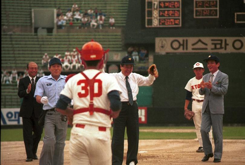 제16회 봉황기 전국고교야구 시구