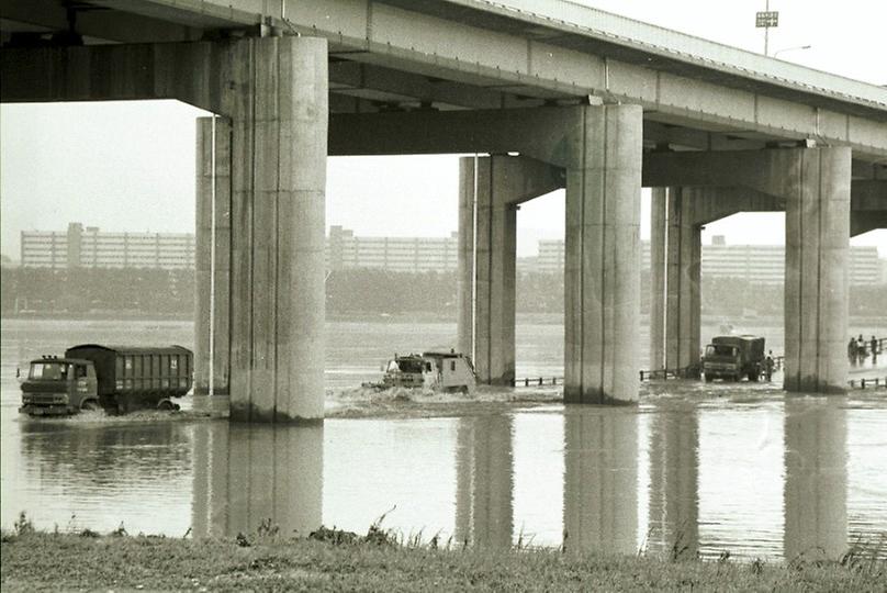 수해 복구 작업(잠수교)