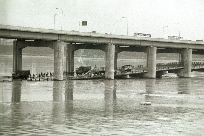 수해 복구 작업(잠수교)