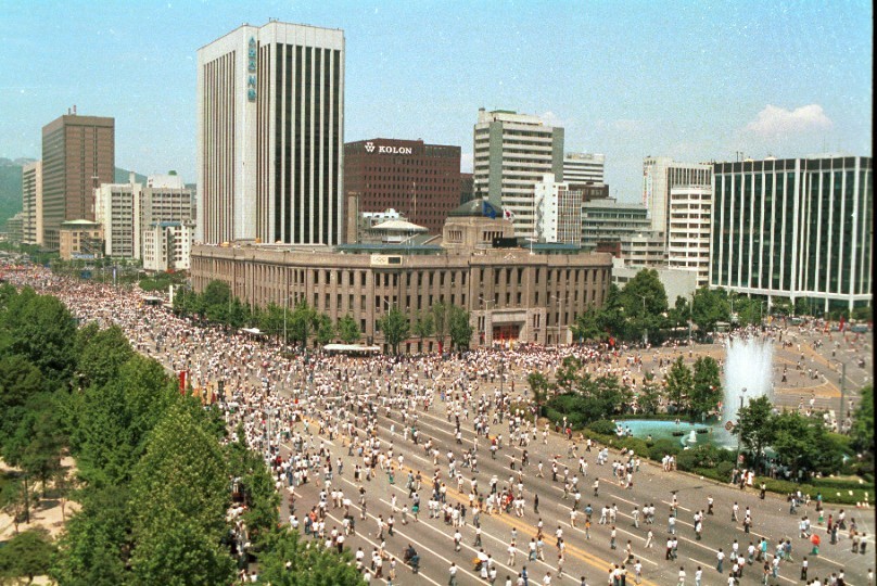 서울시청 앞 1987년 '6월 민주항쟁' 전경-13