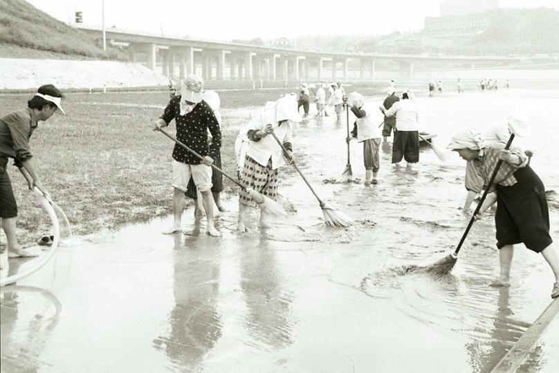 수해 복구 작업(잠수교)