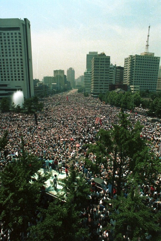 서울시청 앞 1987년 '6월 민주항쟁' 전경-16