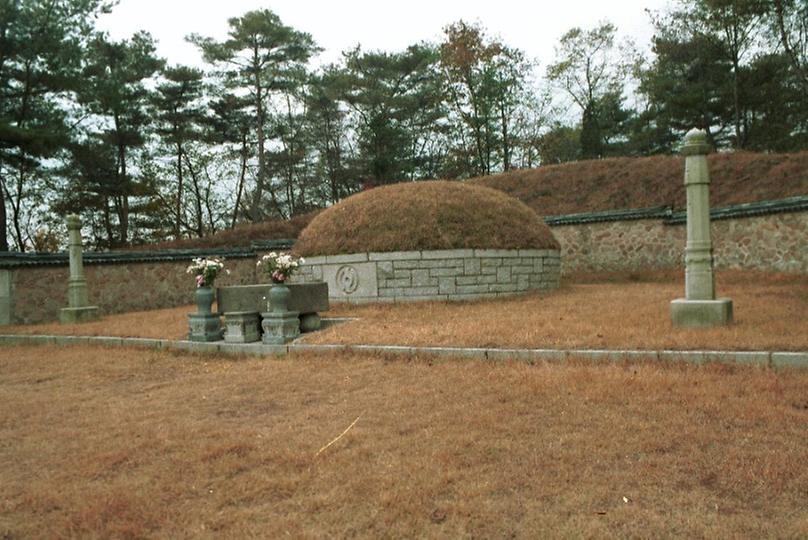 선열의 묘 주변 환경정리