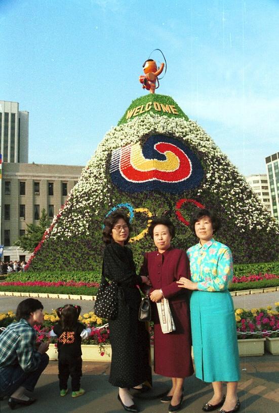 서울시청 앞 꽃탑 인파