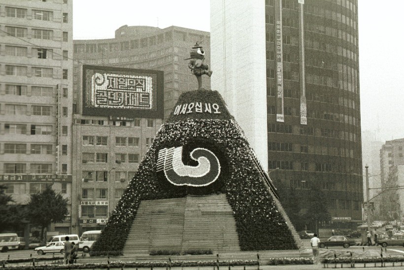 서울시청 앞 꽃탑 전경