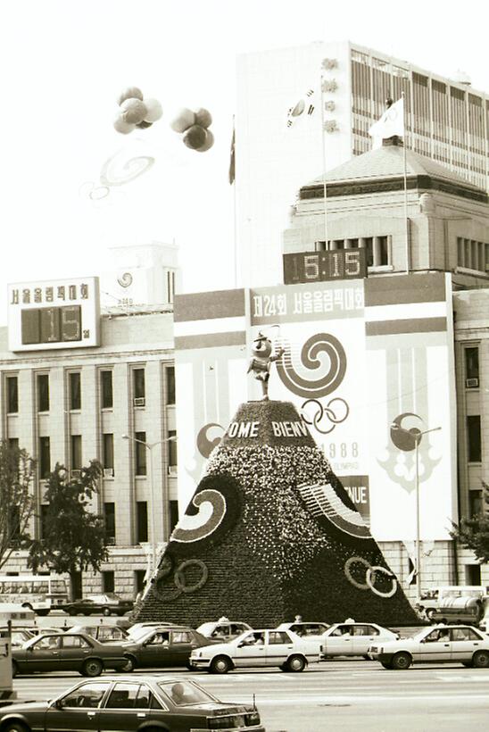 서울시청 앞 꽃탑 전경