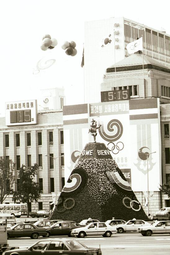 서울시청 앞 꽃탑 전경