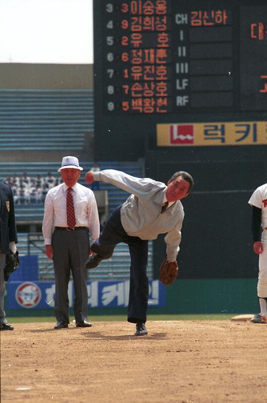 대통령배 고교야구 시구