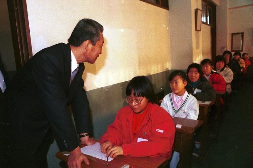 고건 서울시장, 연합고사장 방문