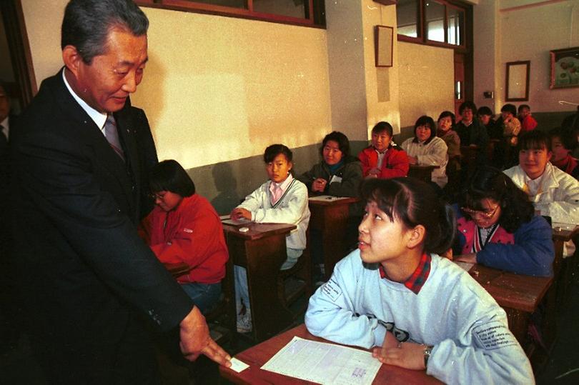 고건 서울시장, 연합고사장 방문