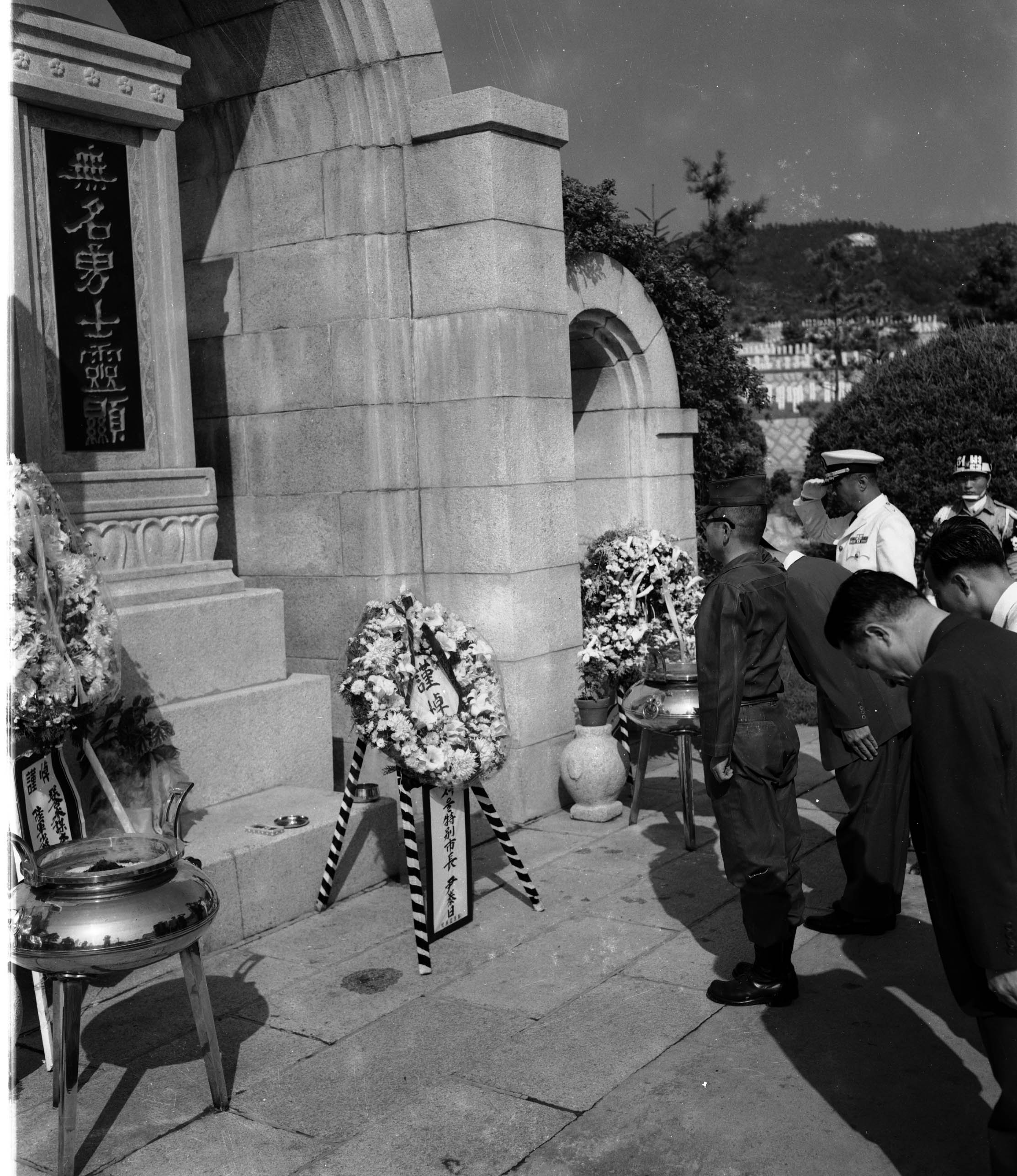 윤태일 서울시장, 국군묘지 참배