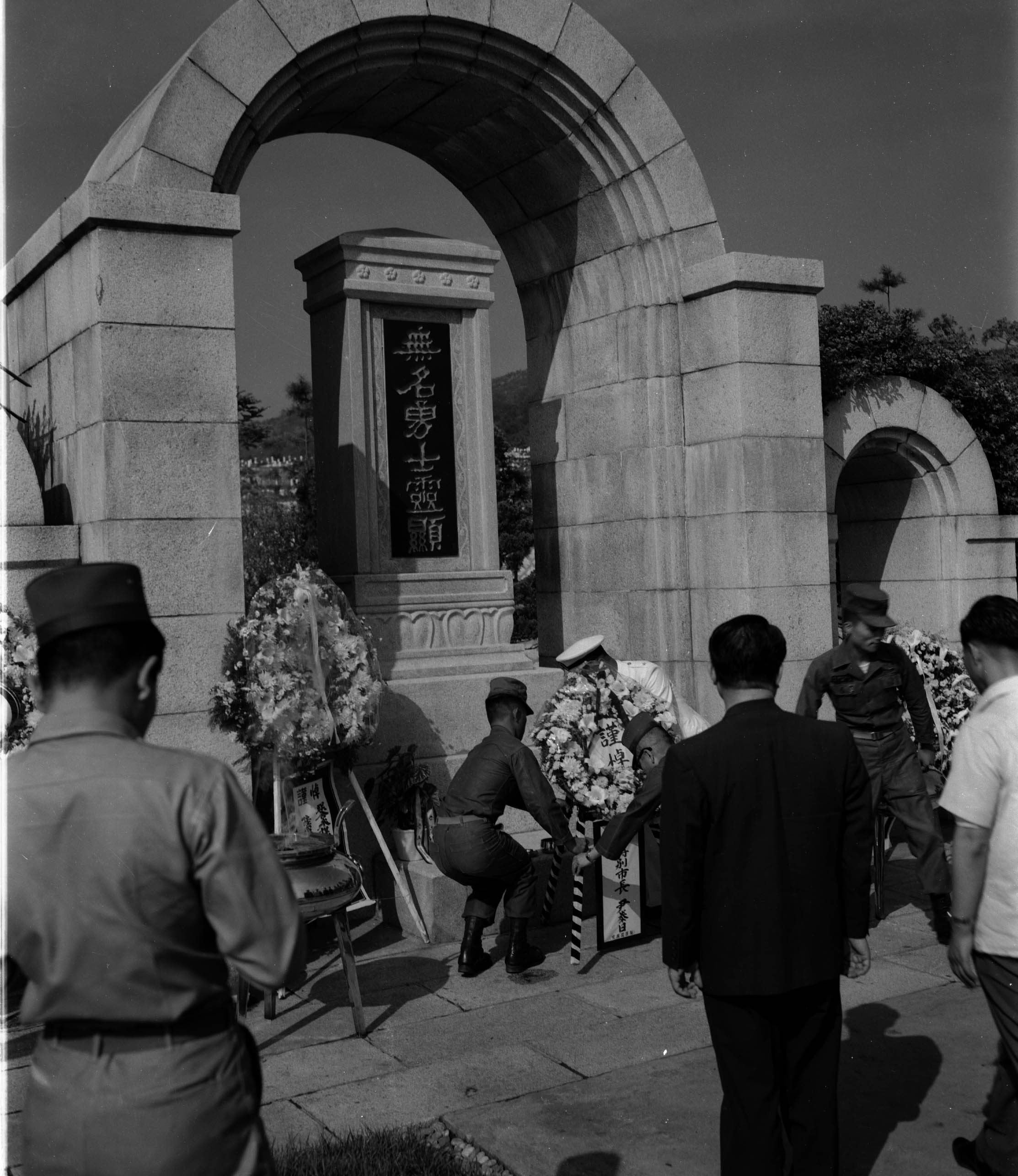 윤태일 서울시장, 국군묘지 참배