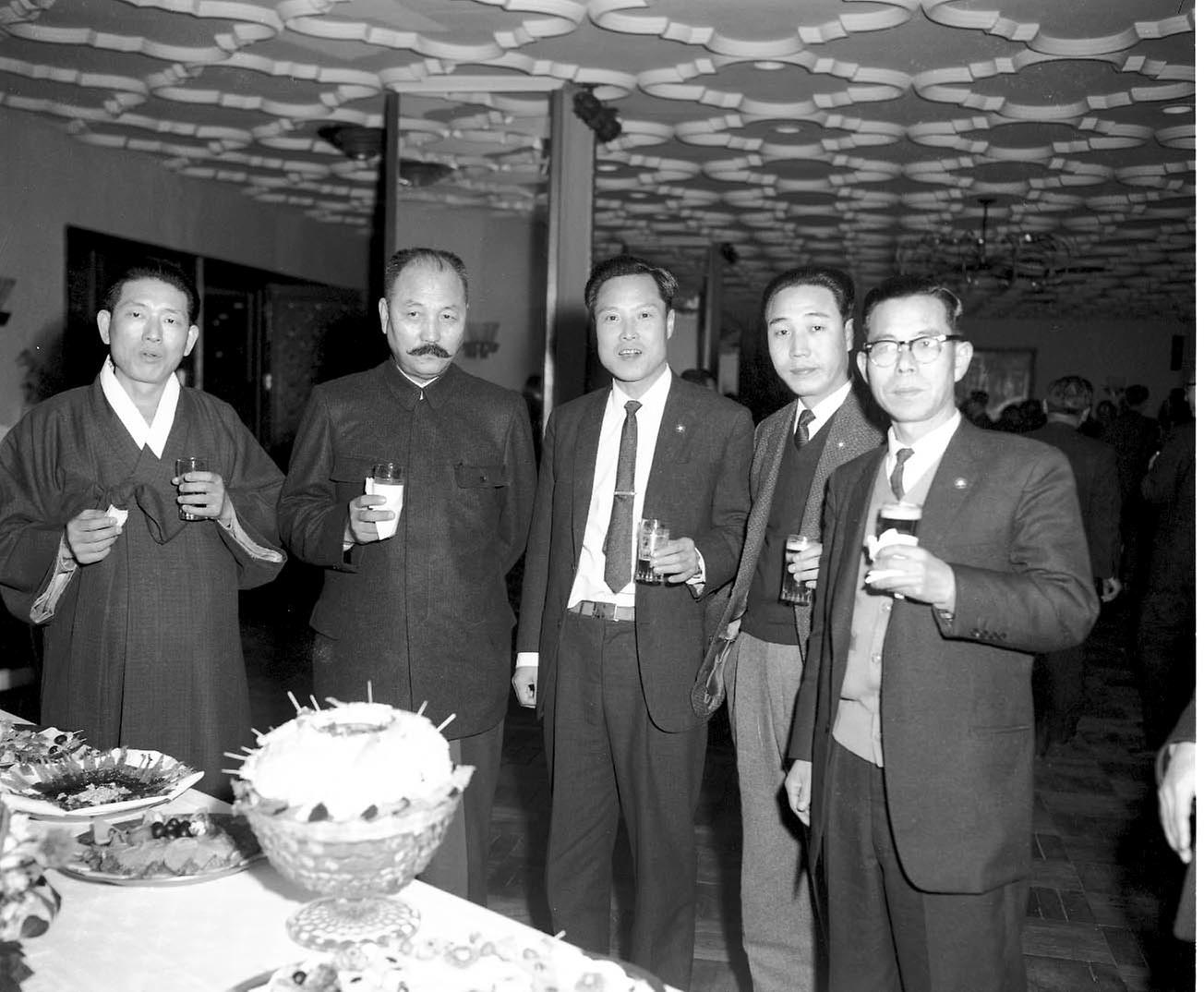서울시의원 및 기자단, 칵테일 파티
