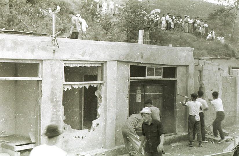 1962년 한남동 무허가 건물 철거