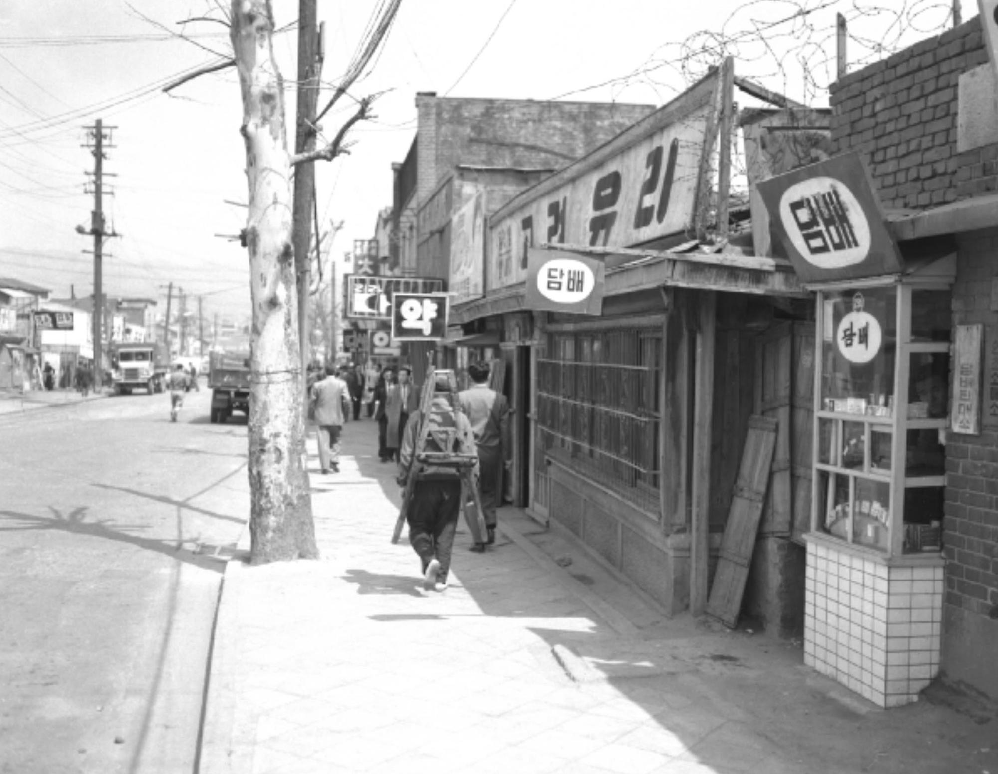 서울시내, 무질서한 입간판들